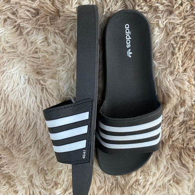 Sandália slide adidas preto branco