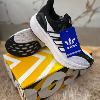 Adidas Ultraboost preto+ branco