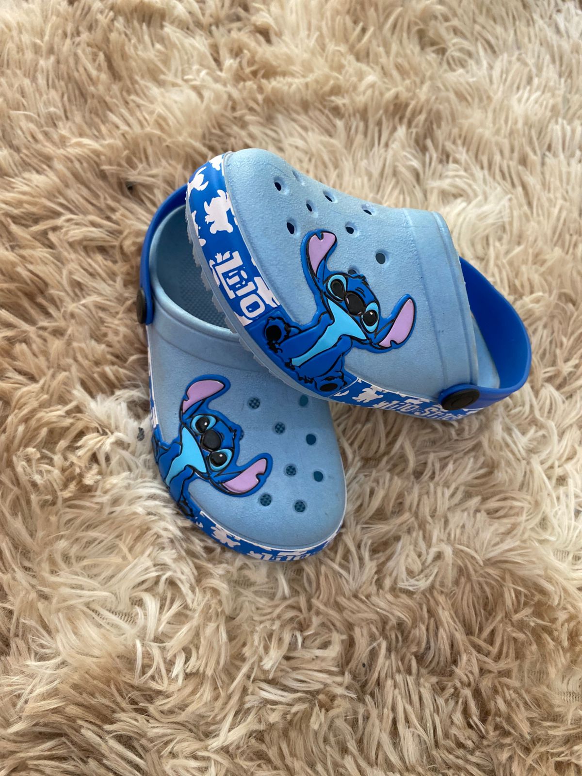 Crocs infantil stitch azul céu