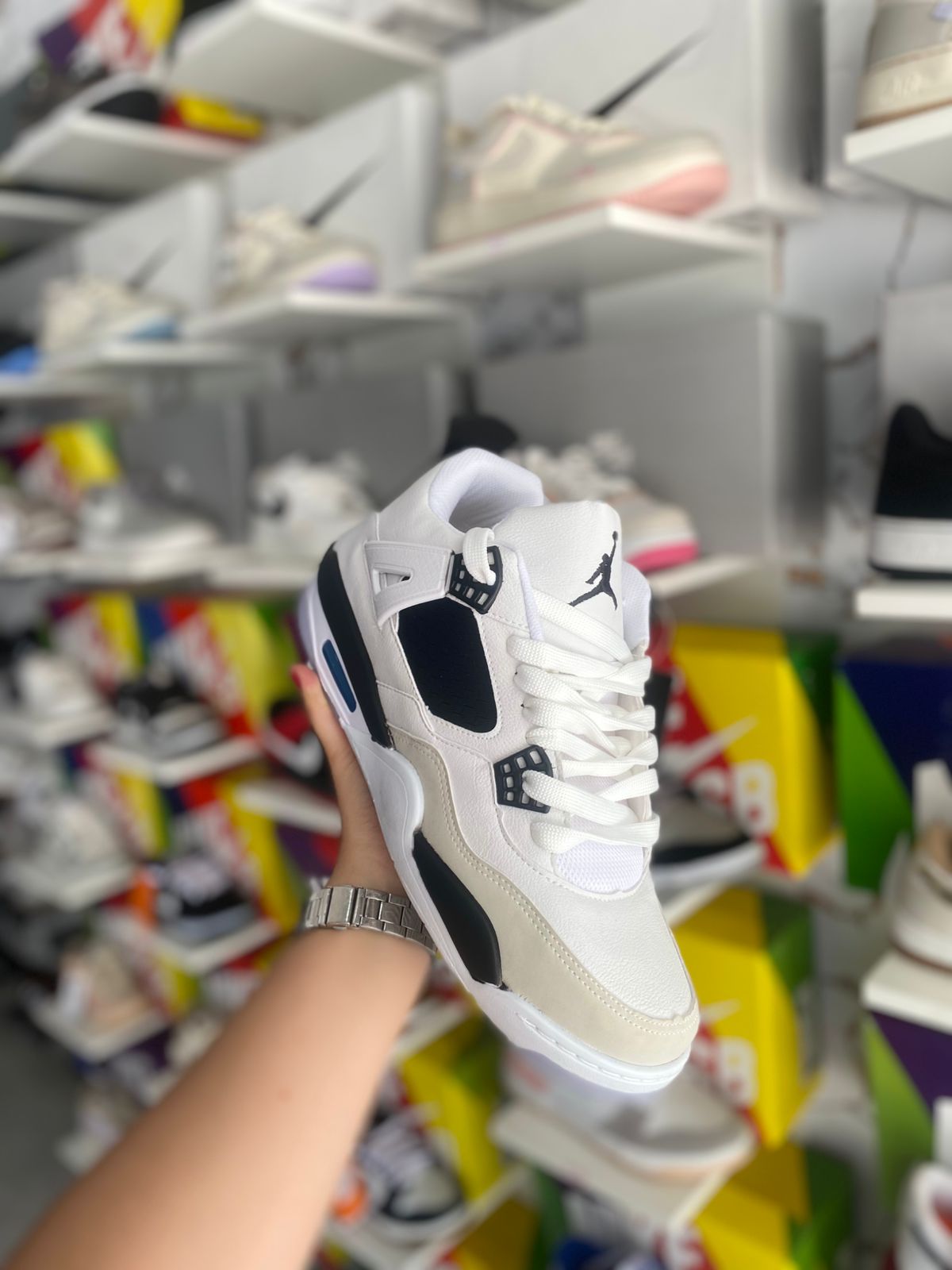Jordan 4  Branco Preto