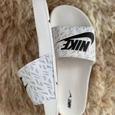Sandália slide nike branco pretto