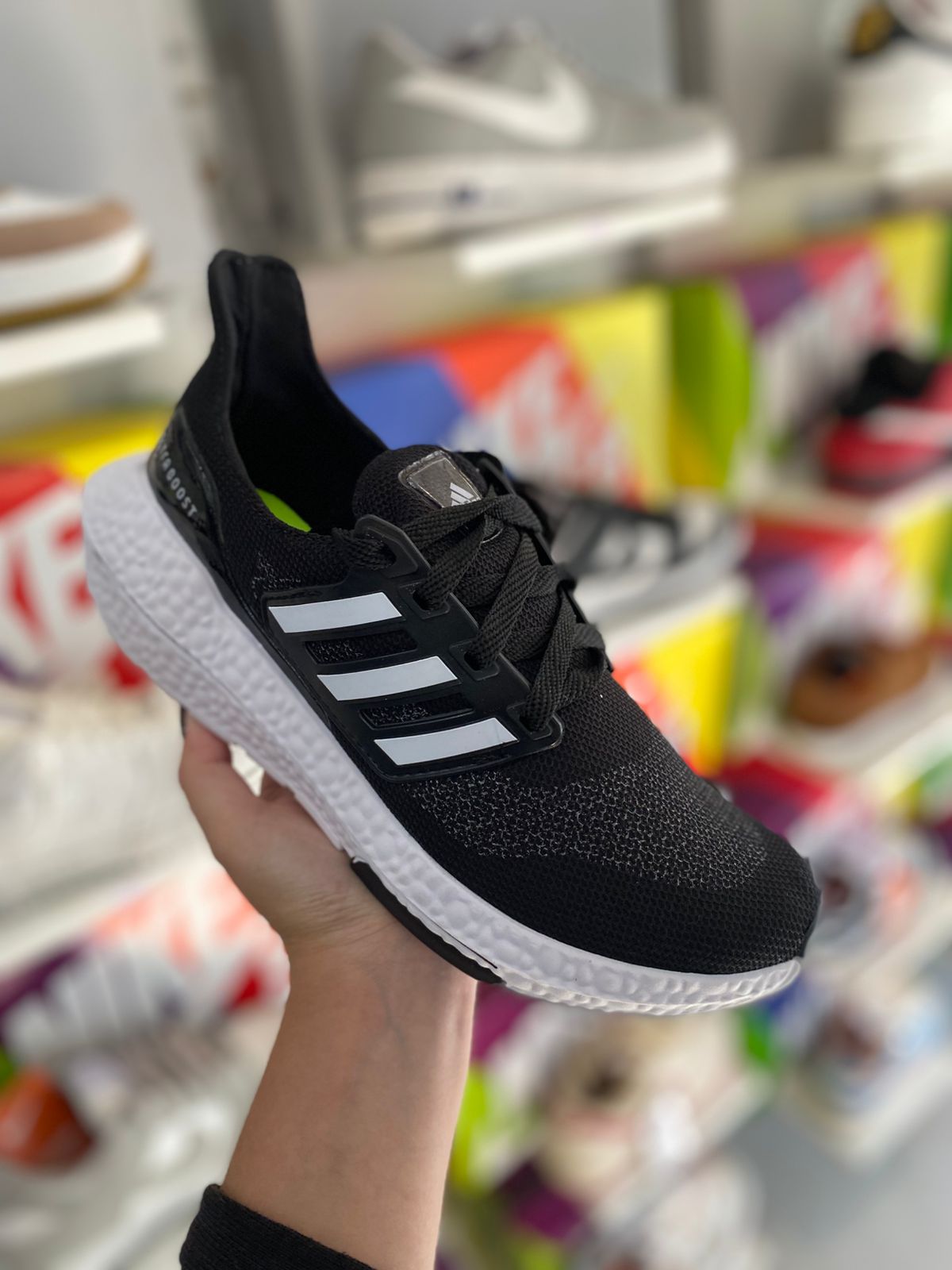 Adidas Ultraboost preto branco