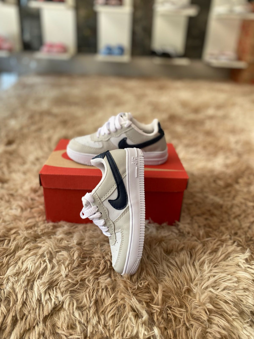 Tenis infantil nike air force branco cinza