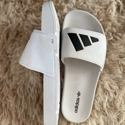 Sandália slide adidas branco preto