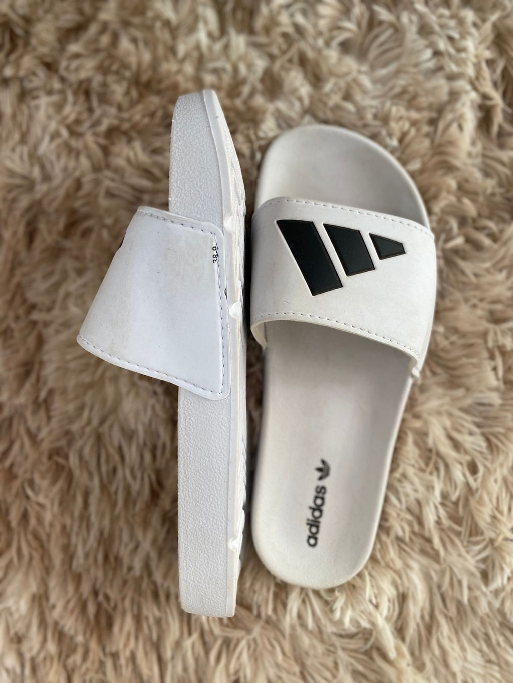 Sandália slide adidas branco preto