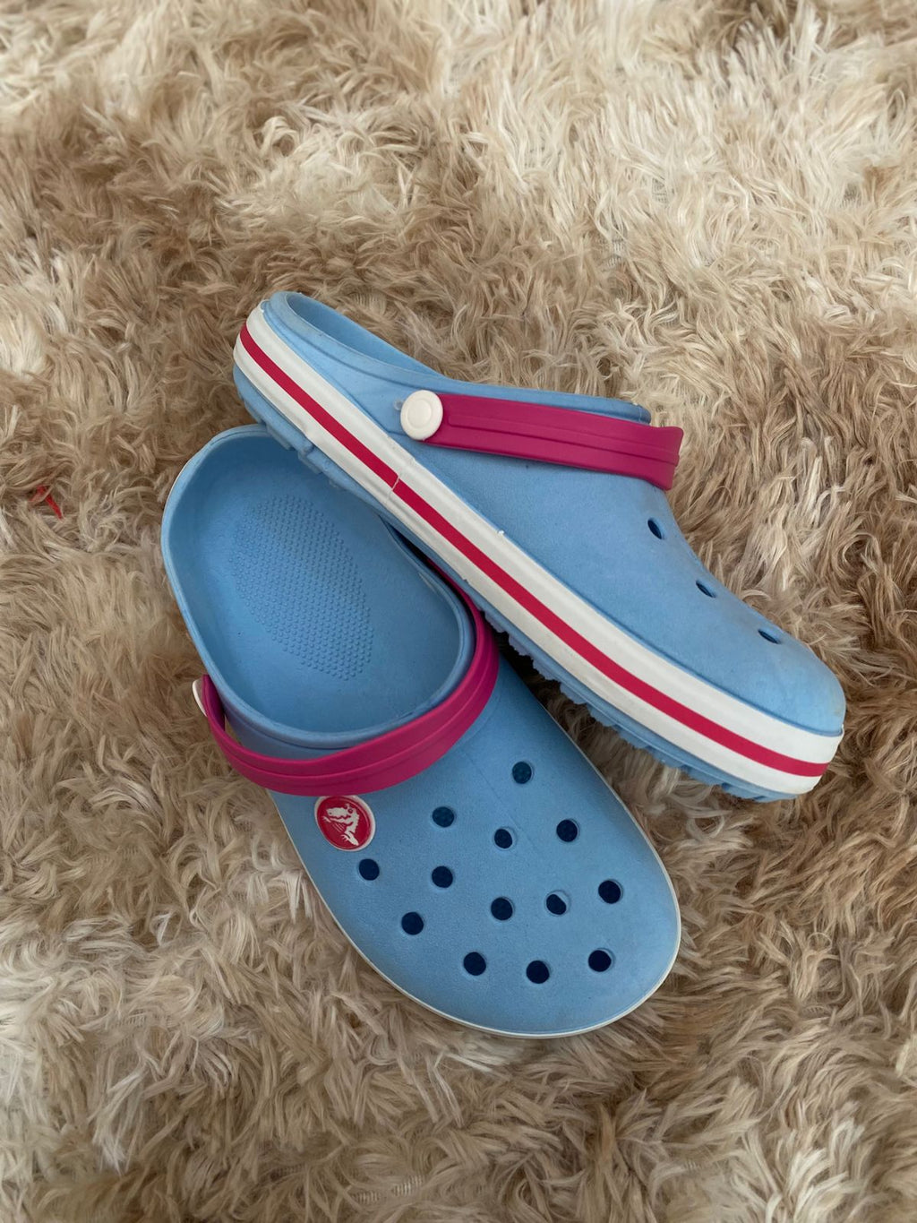 Crocs infantil azul com rosa