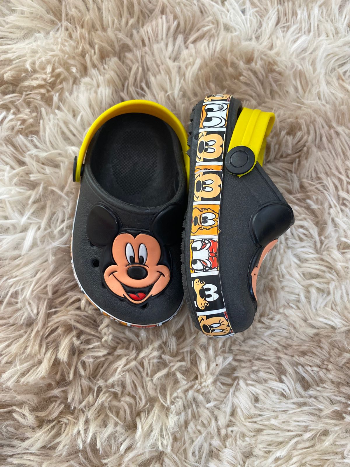 Crocs infantil mickey preto amarelo