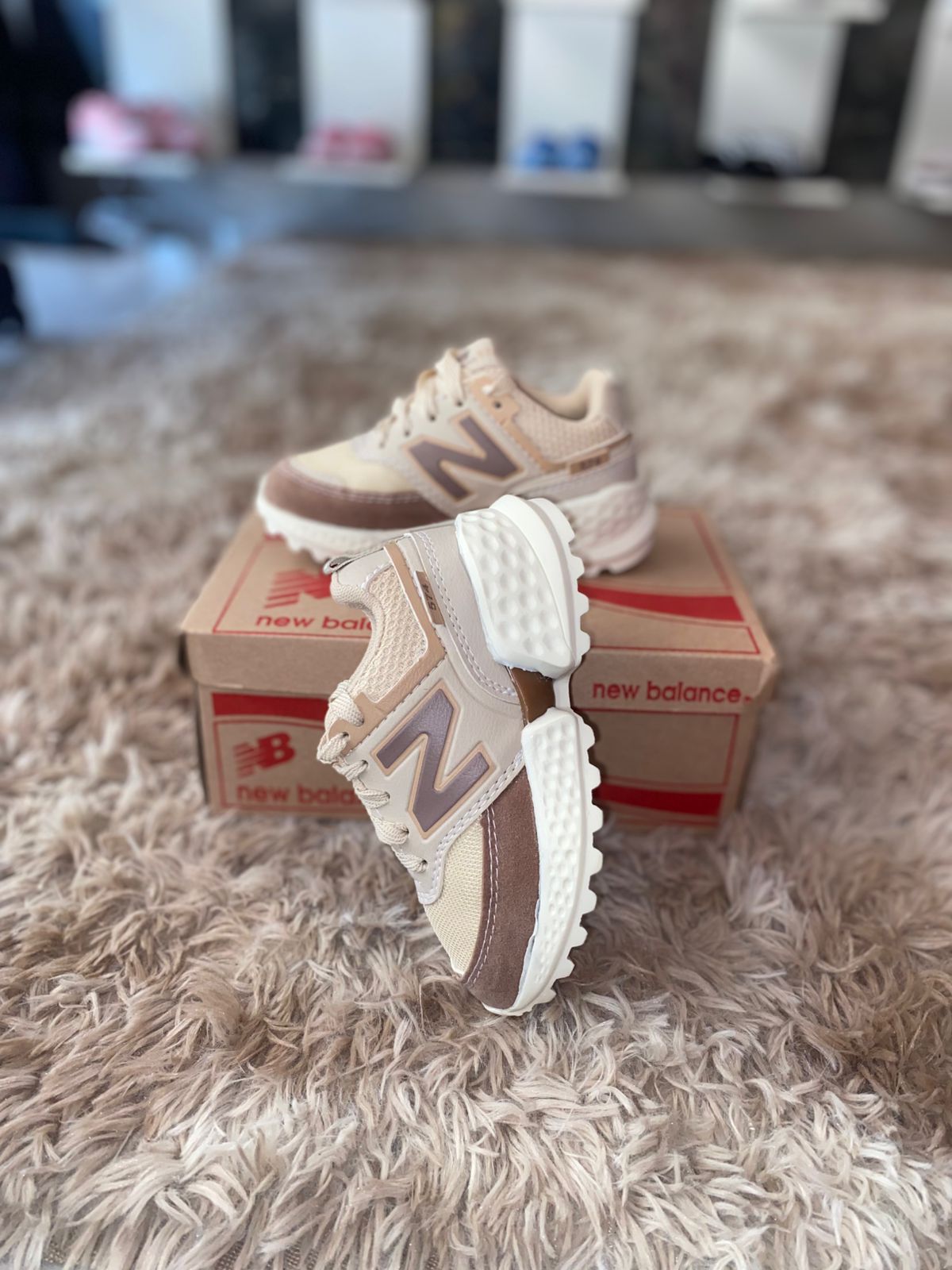 Tenis infantil new balance bege