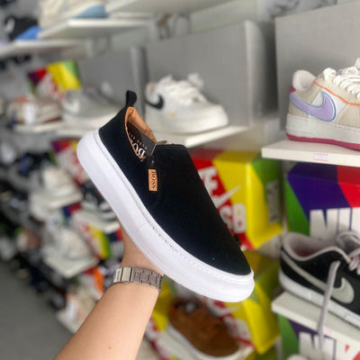 Sapatenis Boss preto camurça