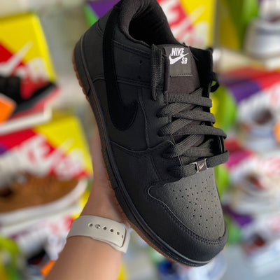 Air force preto preto com solado marrom